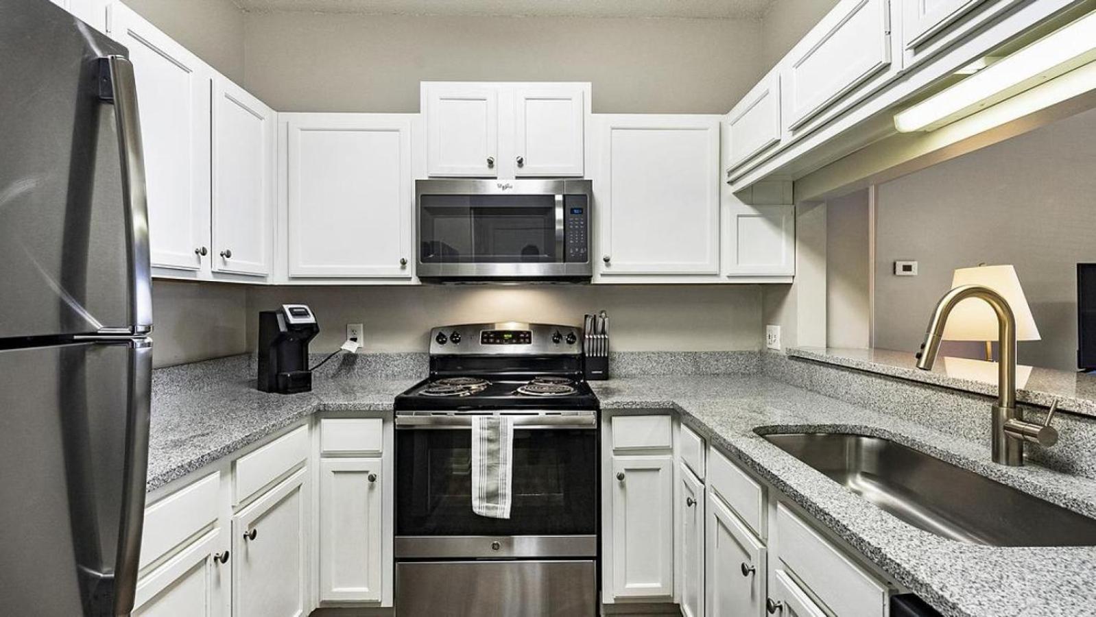 Landing Modern Apartment With Amazing Amenities Birmingham Exteriör bild