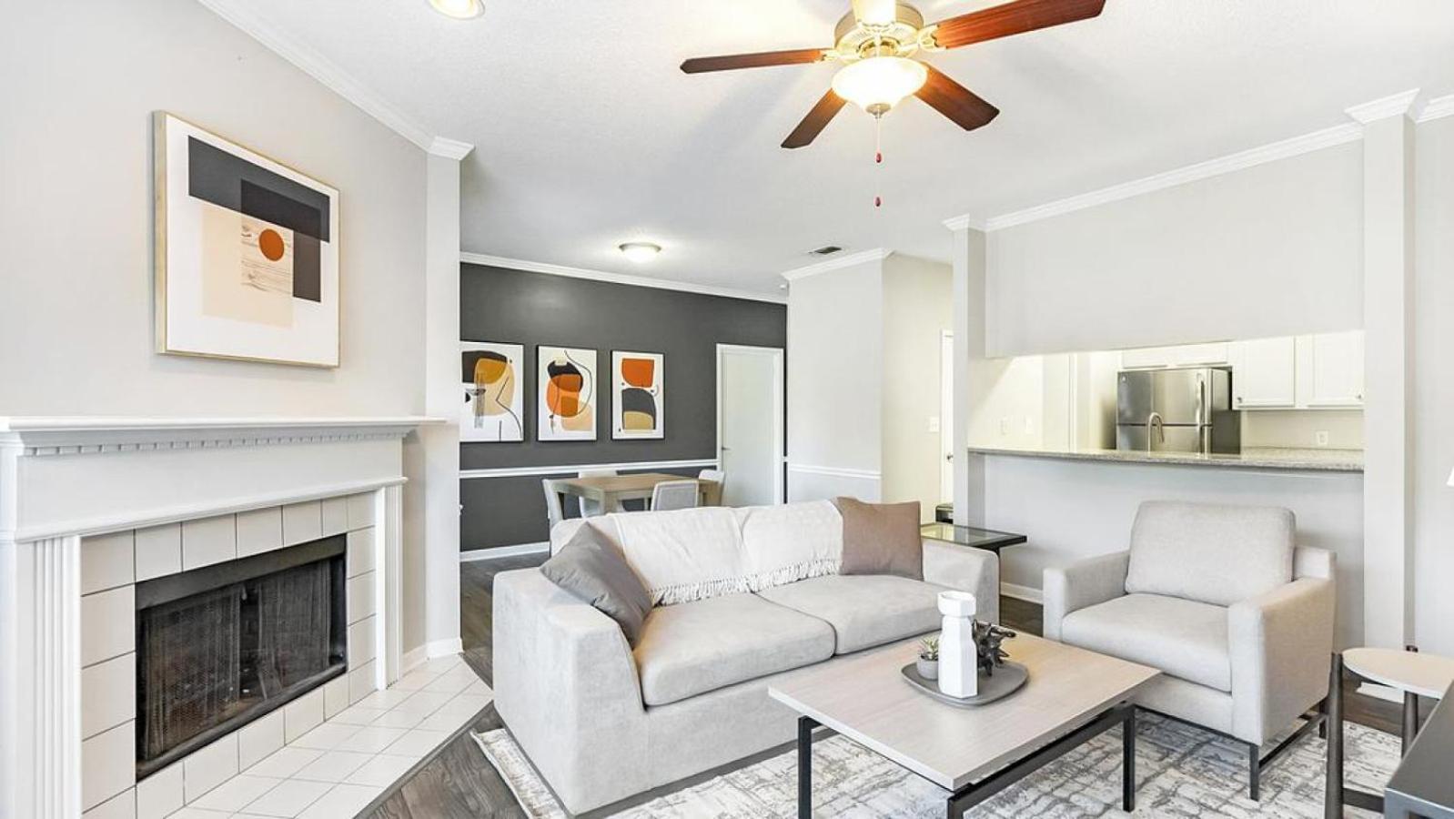 Landing Modern Apartment With Amazing Amenities Birmingham Exteriör bild