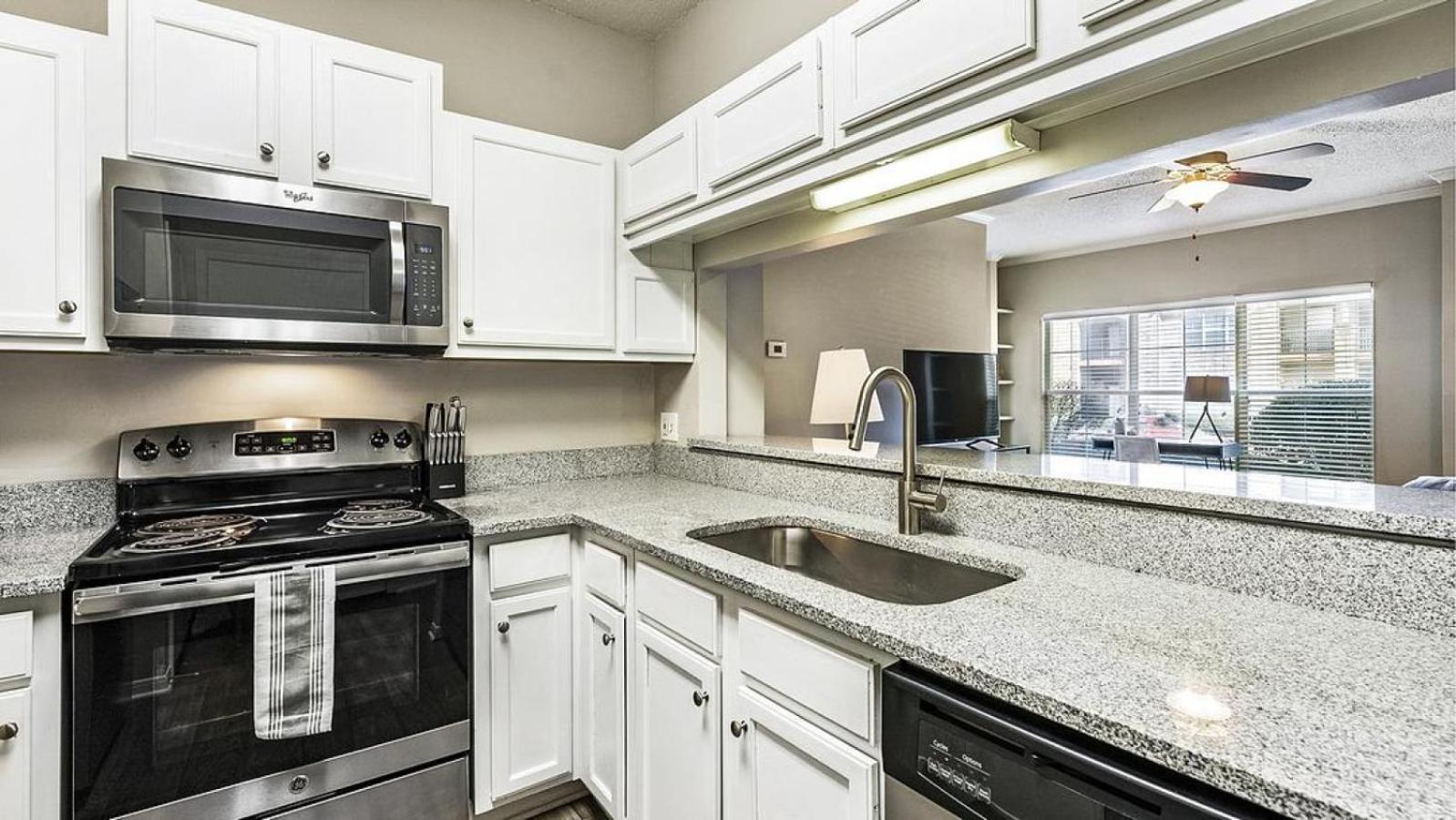 Landing Modern Apartment With Amazing Amenities Birmingham Exteriör bild