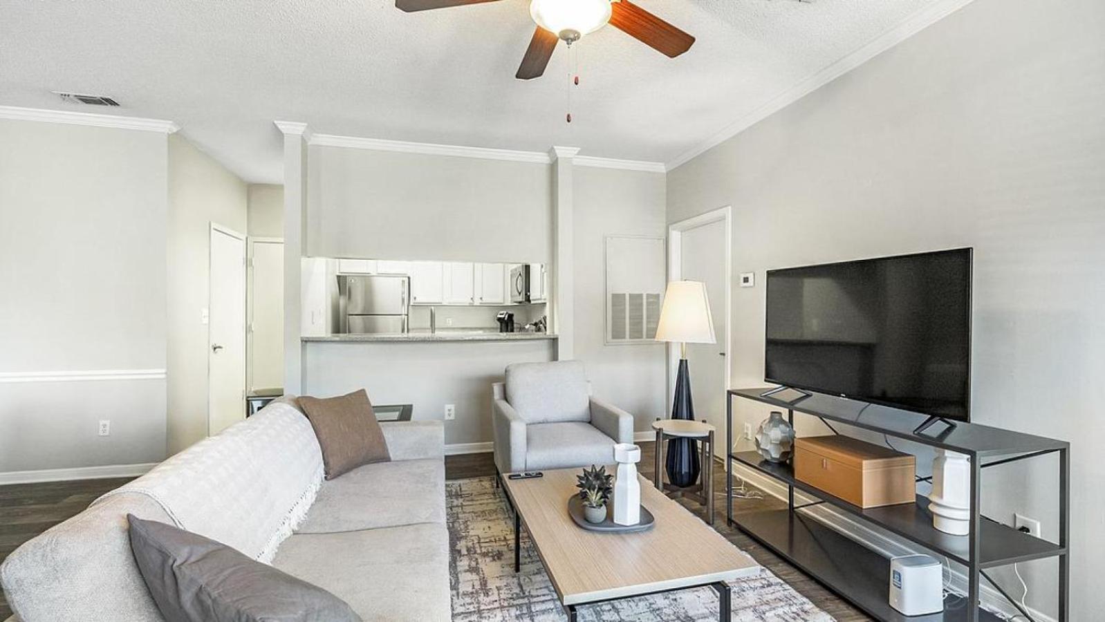 Landing Modern Apartment With Amazing Amenities Birmingham Exteriör bild